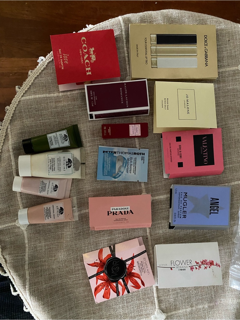 Sample perfume and skin care lot